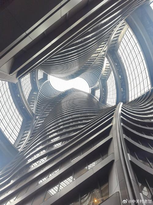 又去了丽泽航站楼交流,感叹丽泽的城市建设,未来北京丰台经济发展的